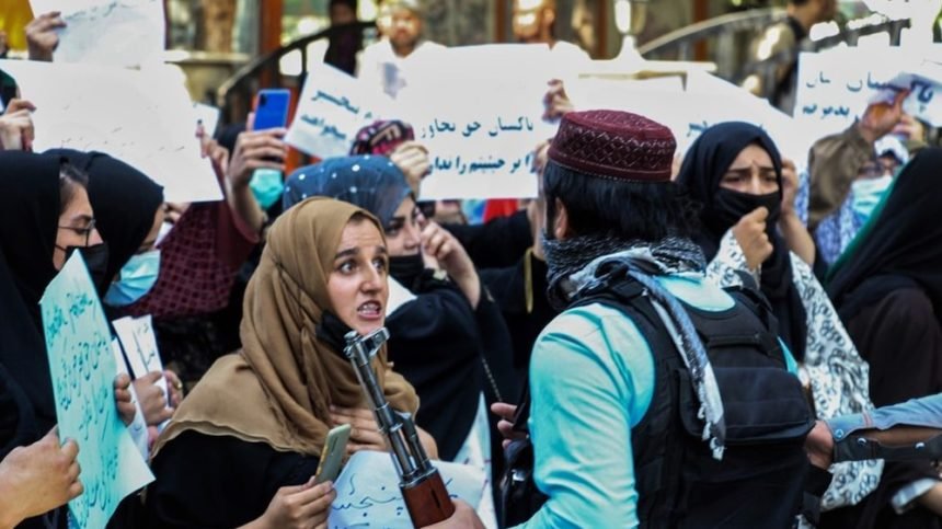عفو بین‌الملل: رفتار گروه طالبان در برابر زنان افغانستان جنایت علیه بشریت است