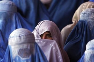 استبداد دینی و فرهنگ مرد‌سالار (بر زنان افغانستان چه می‌گذرد!؟)