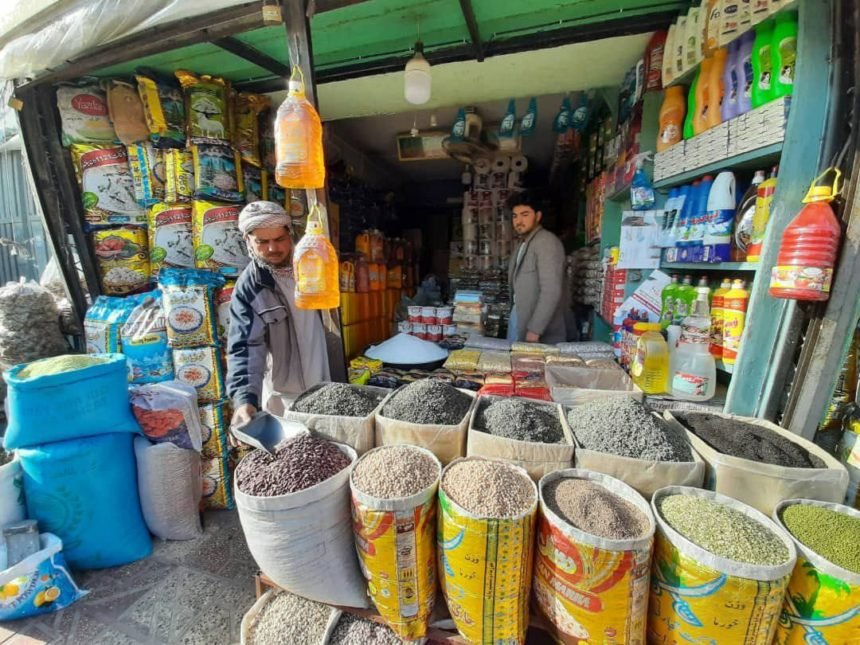 باشندگان استان بلخ از افزایش بهای مواد اولیه‌ی غذایی شکایت دارند