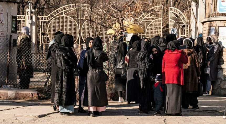 انتقاد جوانان جوزجان از بسته‌ماندن مراکز تعلیمی و تحصیلی بر روی دختران