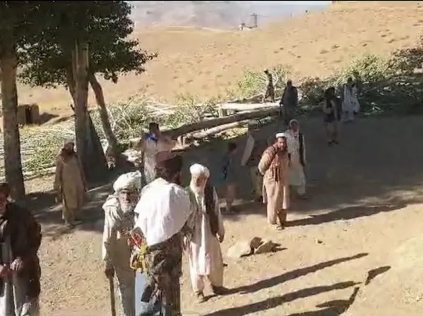 تهدیدکردن معلمان و دانشآموزان یک مکتب در استان بامیان توسط کوچیهای مسلح