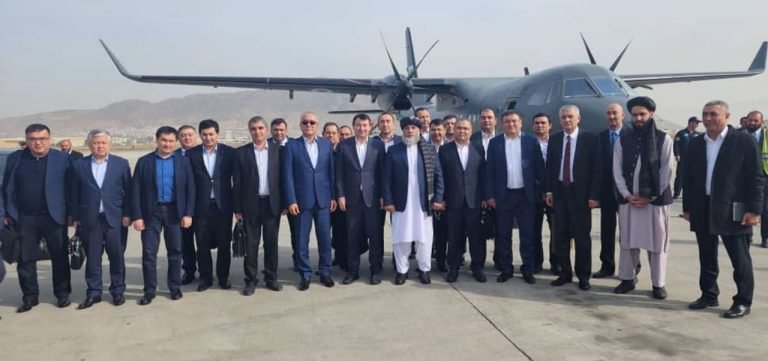 یک هیات ۴۵ نفره‌ی اقتصادی از اوزبیکستان به افغانستان آمد