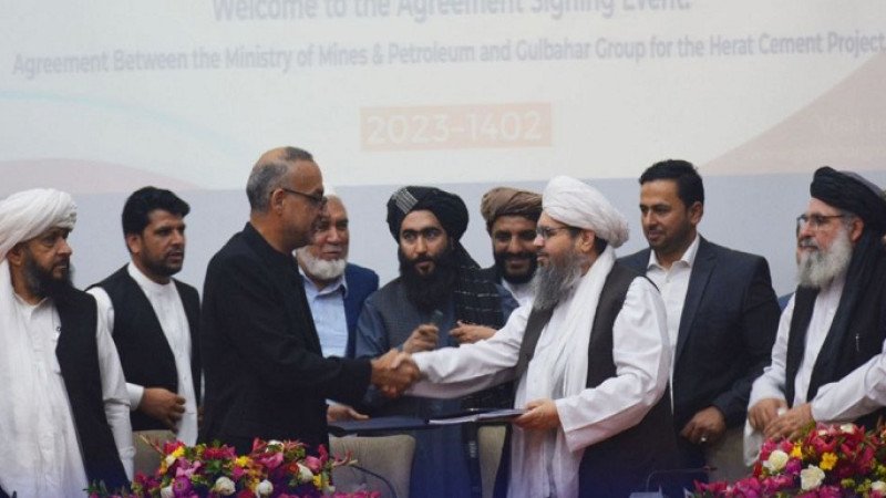 امضای قرارداد سمنت شهرستان زنده‌جان استان هرات با یک شرکت خصوصی
