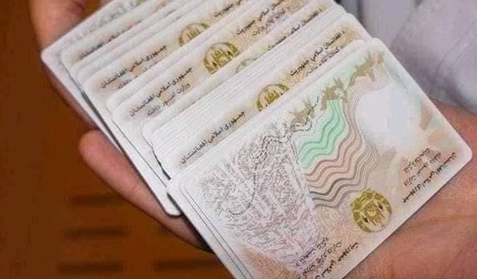 گروه طالبان از توزیع بیش از ۳۲۰ هزار شناسنامهی برقی خبر دادند