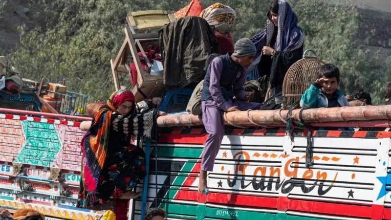پناهجویان اخراجشده از پاکستان در استان بلخ از رفتار نادرست پلیس آن کشور شکایت دارند