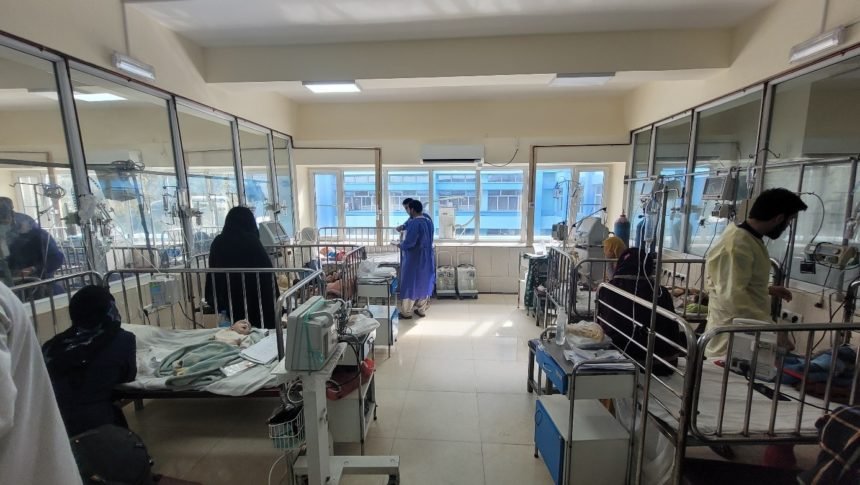 فعالیت بیش‌ترین مراکز صحی افغانستان به علت فساد و کم‌بود بودجه متوقف شده‌است