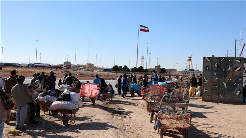 نزدیک به دو هزار مهاجر افغانستانی از ایران اخراج شدند