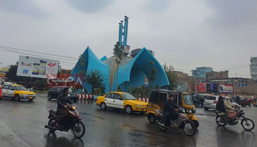گرفتن مالیات از درمان بیماران توسط طالبان در اسلامقلعهی هرات