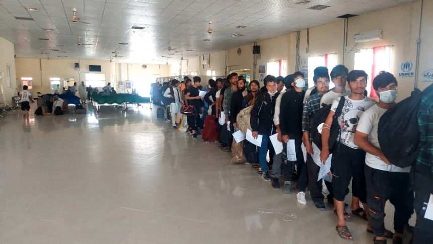 بیش از یک هزار مهاجر افغانستانی از ایران اخراج شدند