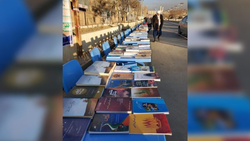 برگزاری نمایش‌گاه کتاب در استان غور توسط جوانان