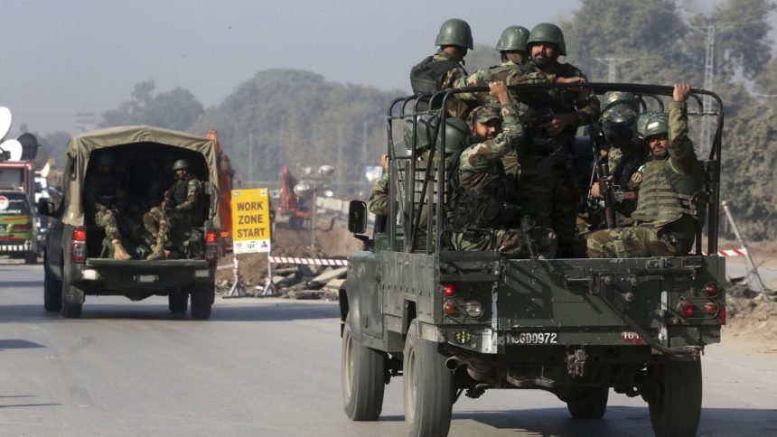 در یک انفجار در ایالت خیبر‌پختونخوا پنج افسر پلیس جان باختند