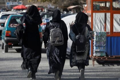 دختران اجازه یافتند در انستیتوت‌های طبی ۱۱ استان کشور درس بخوانند