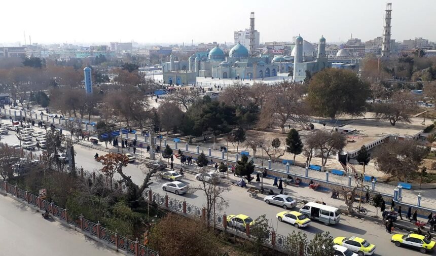 گروه طالبان در بلخ دو تن را به شمول یک دختر جوان شلاق زدند