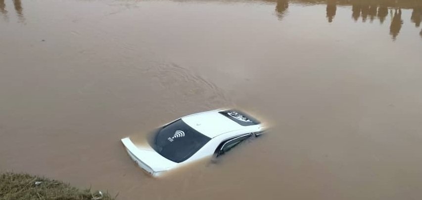 یک موتر در کانال آب در استان ننگرهار سقوط کرده‌است