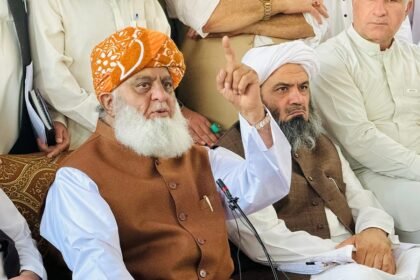 مولانا فضل‌الرحمان: هرچه دعا کردیم مشکلات پاکستان حل نشد