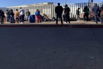 امریکا ۱۵۰۰ نیروی اضافی به مرز مکسیکو برای جلوگیری از ورود مهاجرین فرستاد