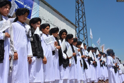 طالبان برای بیش از ۲۵۰۰ تن فارغان مدرسه‌های پاکستانی و جهادی سند ماستری دادند