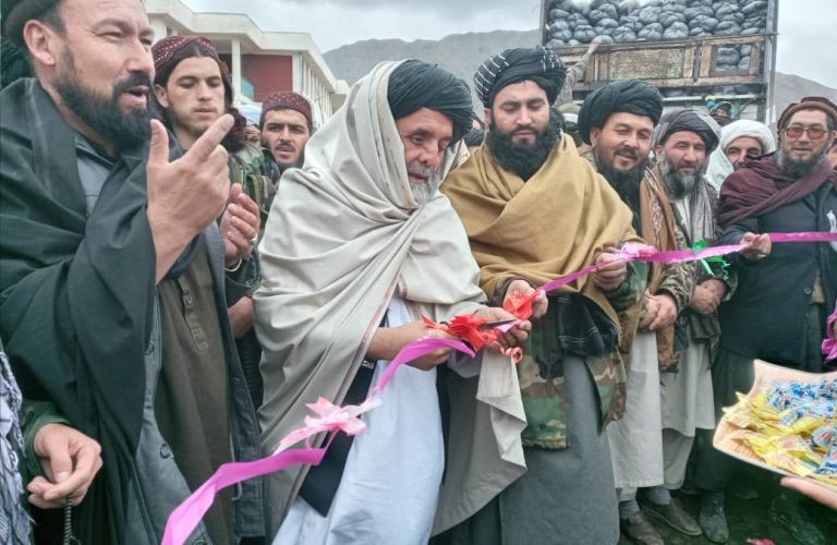 منابع: طالبان معادن بدخشان و بامیان را به غارت می‌برند