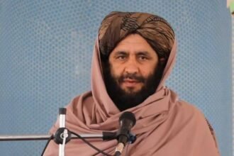 استان‌دار طالبان در تخار به «واسطه‌ی مترجم» با مردم صحبت کرد