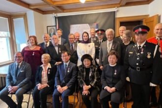 سیاره دشتی، همسر فهیم دشتی برندۀ مدال تاج‌گذاری پادشاه چارلز سوم شد