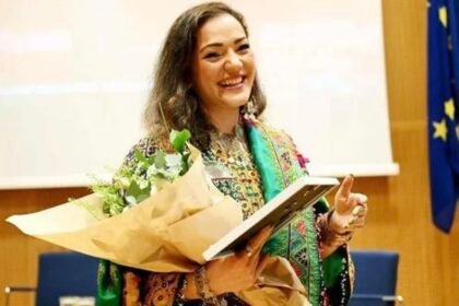 حمیرا، زن افغانستانی مقیم فنلند، عنوان "پناهجوی برجسته سال" را دریافت کرد