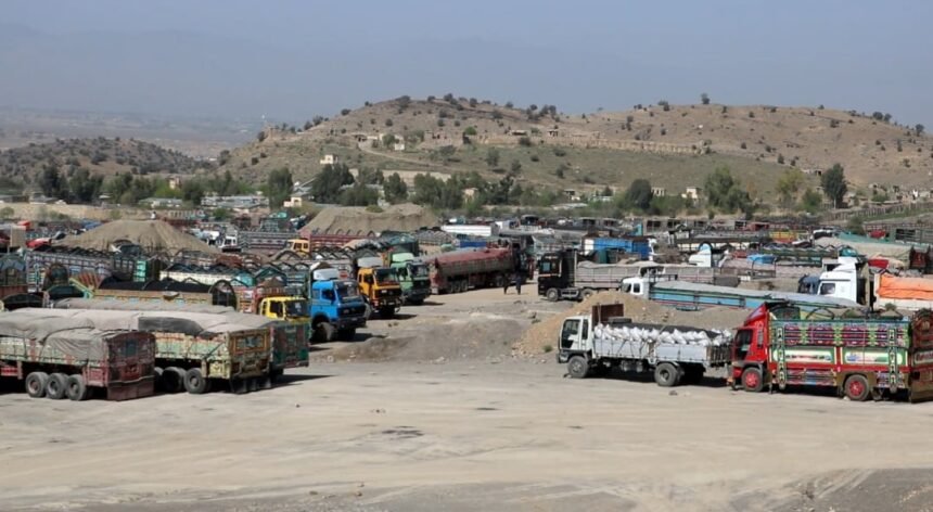 پاکستان گذرگاه غلام‌خان در استان خوست را مسدود کرد
