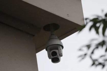 جمع‌آوری اجباری پول برای نصب دوربین‌های نظارتی در مزارشریف؛ شهروندان: طالبان حریم خصوصی را نقض می‌کند