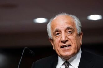 زلمی خلیلزاد: اخراج دسته‌جمعی مهاجران افغانستانی از ایران، نادرست و بدون هماهنگی است