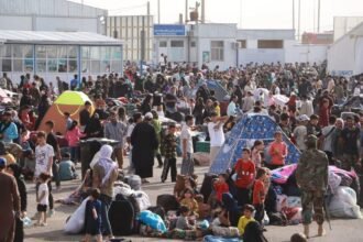 مقام ایرانی: روزانه ۲۵۰ بس حامل مهاجران افغانستانی به سوی مرز دوغارون در حرکت‌اند