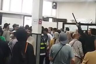 سفارت طالبان در تهران، محل بی‌نظمی و بی‌احترامی به مهاجران افغانستانی