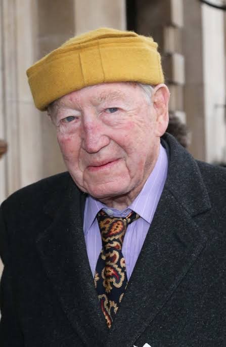 سندیگال خبرنگار پیش‌کسوت و نویسنده کتاب «ناپلئون افغانستان»درگذشت