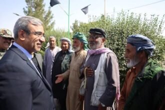 دیدار مقام ایرانی با مهاجران افغانستانی در تربت جام