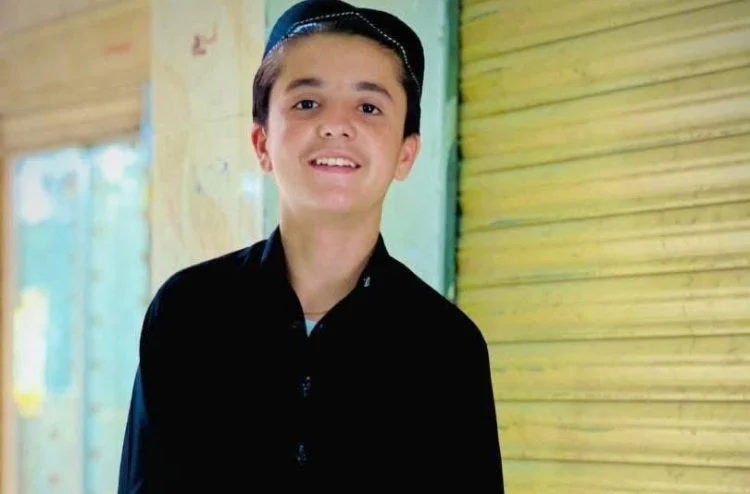 کودک خوستی با نوشیدن تیزاب به زندگی‌اش پایان داد