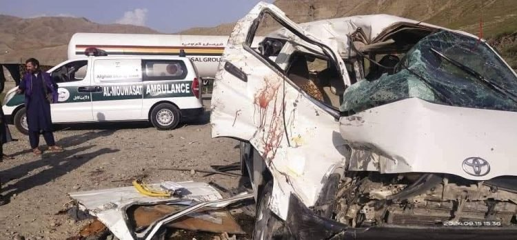 شش عضو یک خانواده در رویداد ترافیکی در هلمند جان باختند