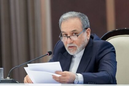 عراقچی: تلفات هواپیماهای آمریکایی در جنگ با ایران به ۸۱ فروند رسیده است 