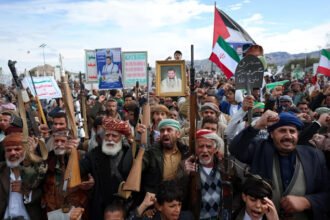 حوثی‌ها: ورود امریکا به جنگ یمن با پاسخ دردناک روبه‌رو خواهد شد 